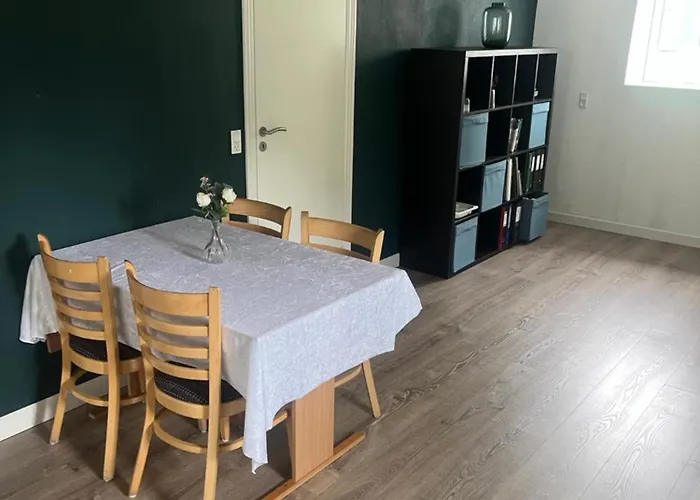 Med Egen Indgang
